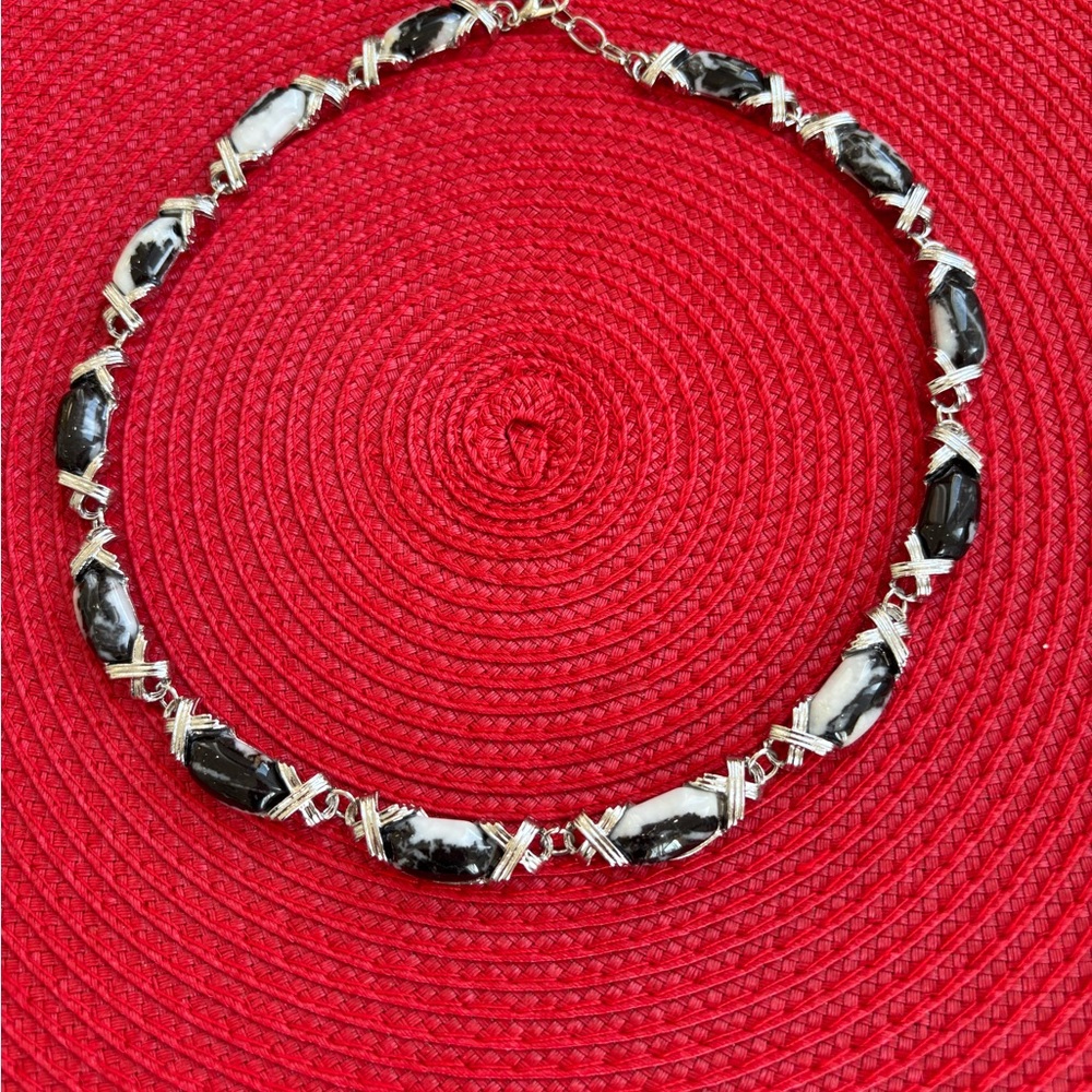 Elegant Zebra Jasper Stone and Silver Tone 20” necklace - Picture 3 of 8